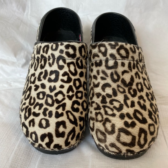 sanita clogs leopard print